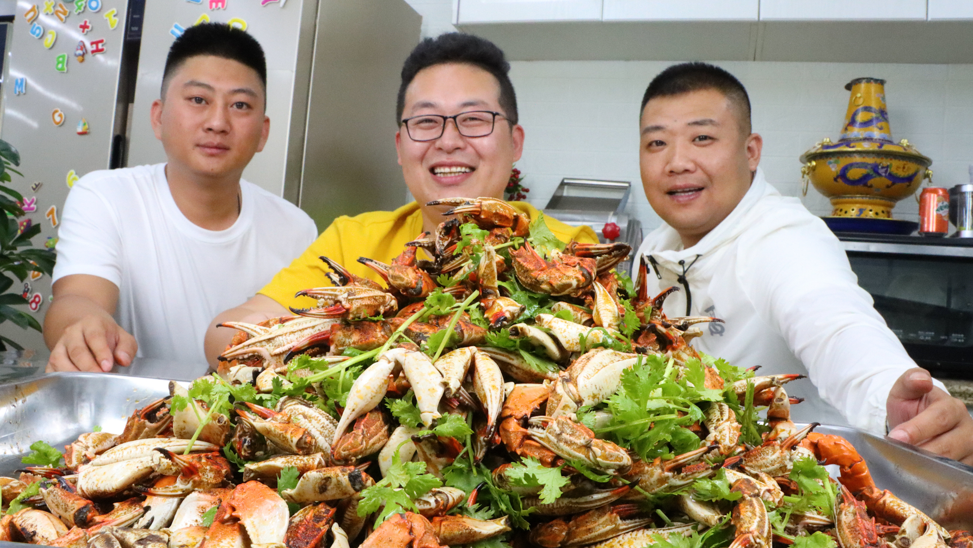 230买10斤蟹钳,做道“麻辣蟹钳”都是骨头没啥肉,小马哥辣蒙了